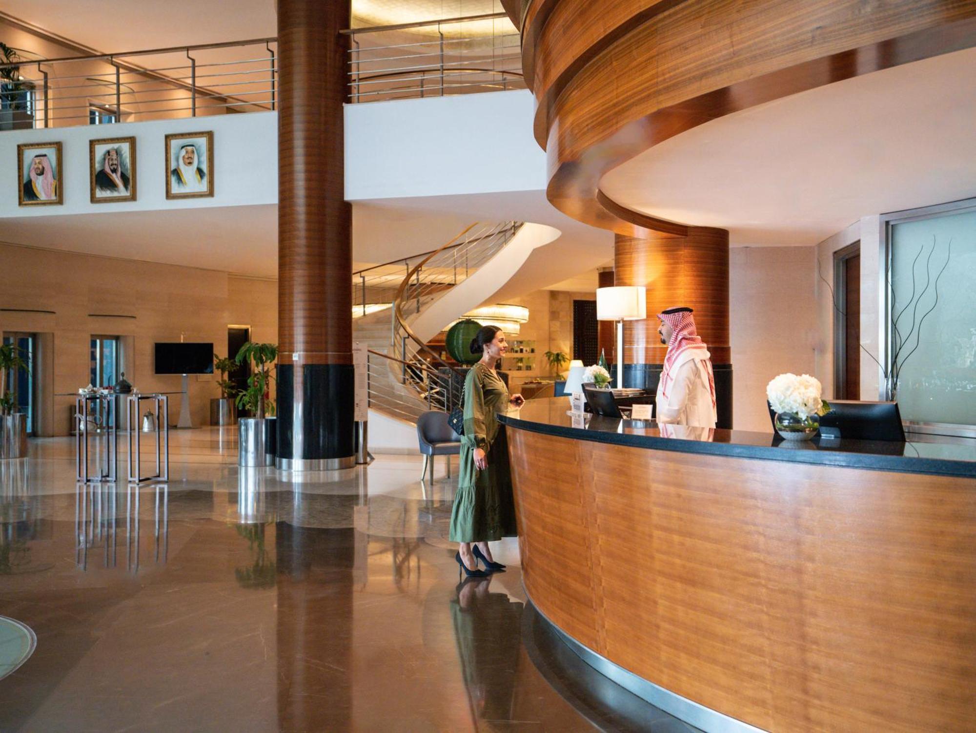 Moevenpick Hotel Al Khobar Exterior foto Lobby