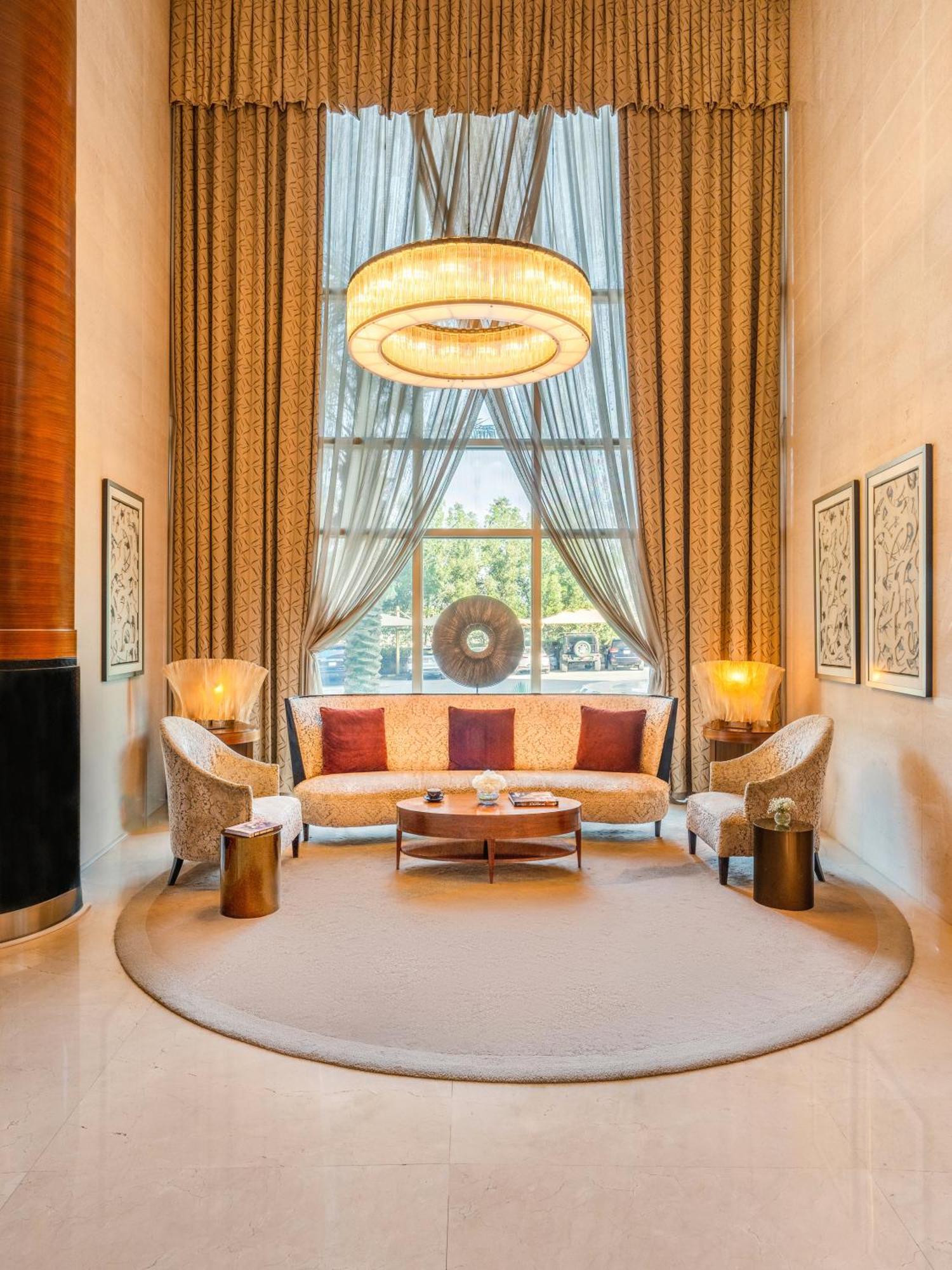 Moevenpick Hotel Al Khobar Exterior foto The lobby of the hotel